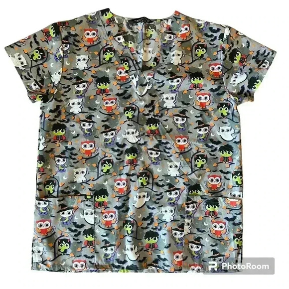 Halloween V-neck Scrub Top Owls Bats Witches Two Pockets Size Medium Medical Vet - Picture 1 of 9